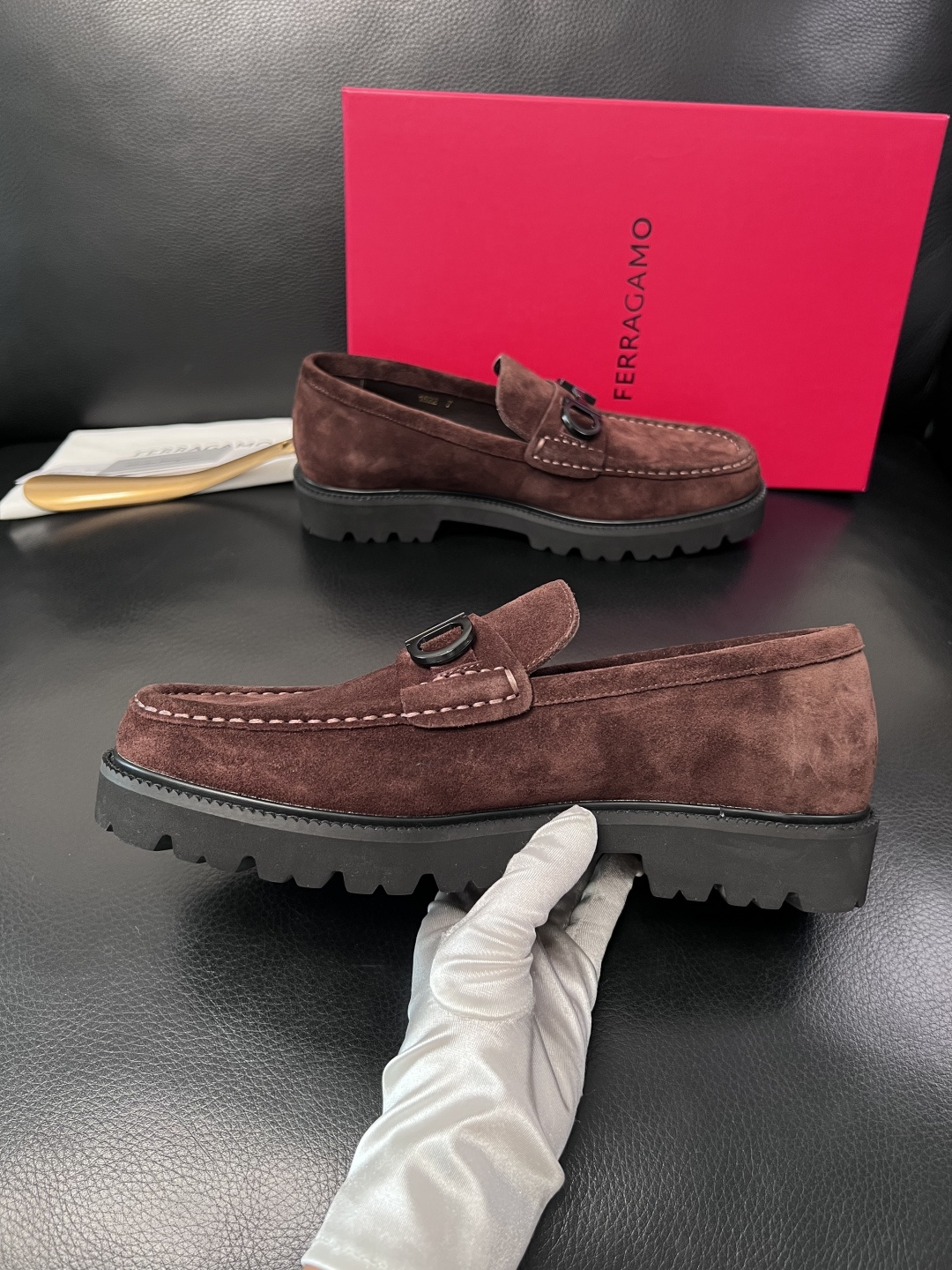 Ferragamo  高品质  顶级工艺品  菲拉格慕    专柜同步发售原厂配置，意大利进口原版牛皮，