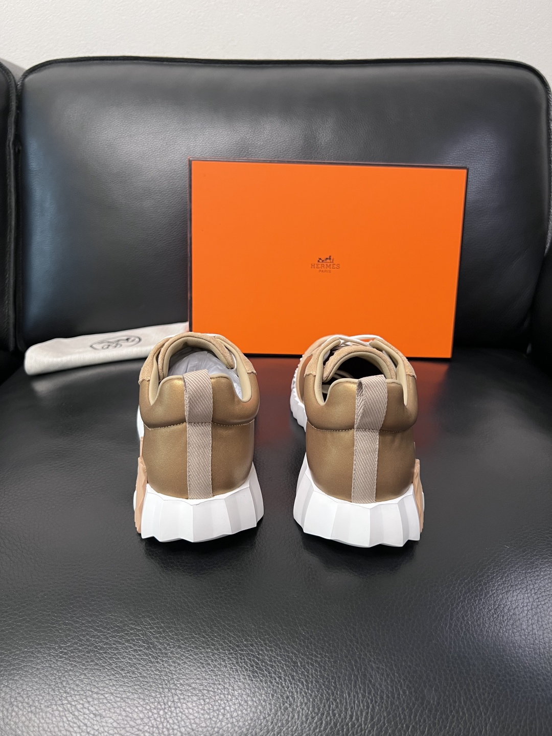 带飞机盒  Hermes  高品质  顶级工艺品  爱马仕 专柜同步发售原厂配置，意大利进口原版牛皮面料