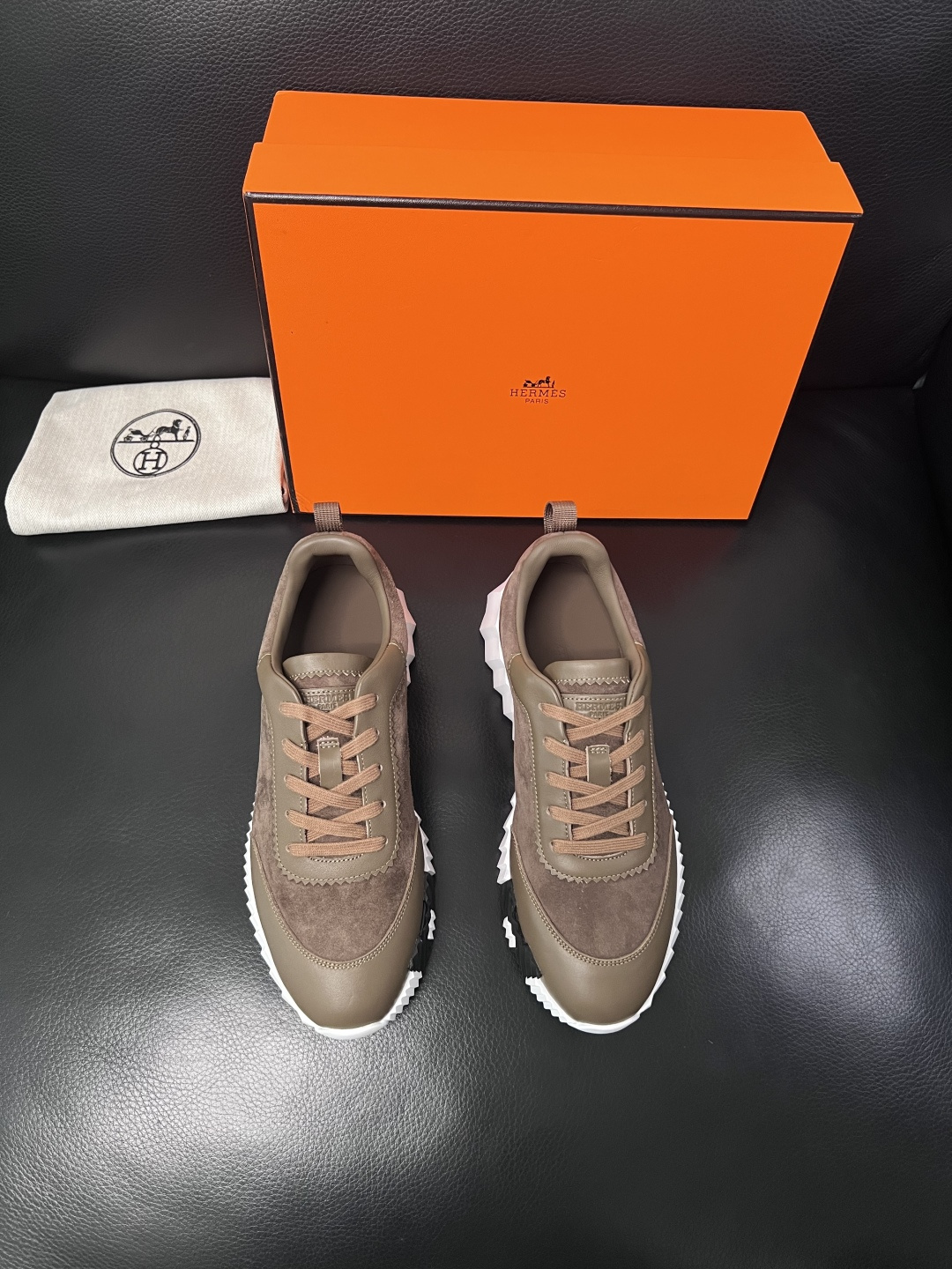 带飞机盒  Hermes  高品质  顶级工艺品  爱马仕 专柜同步发售原厂配置，意大利进口原版牛皮面料