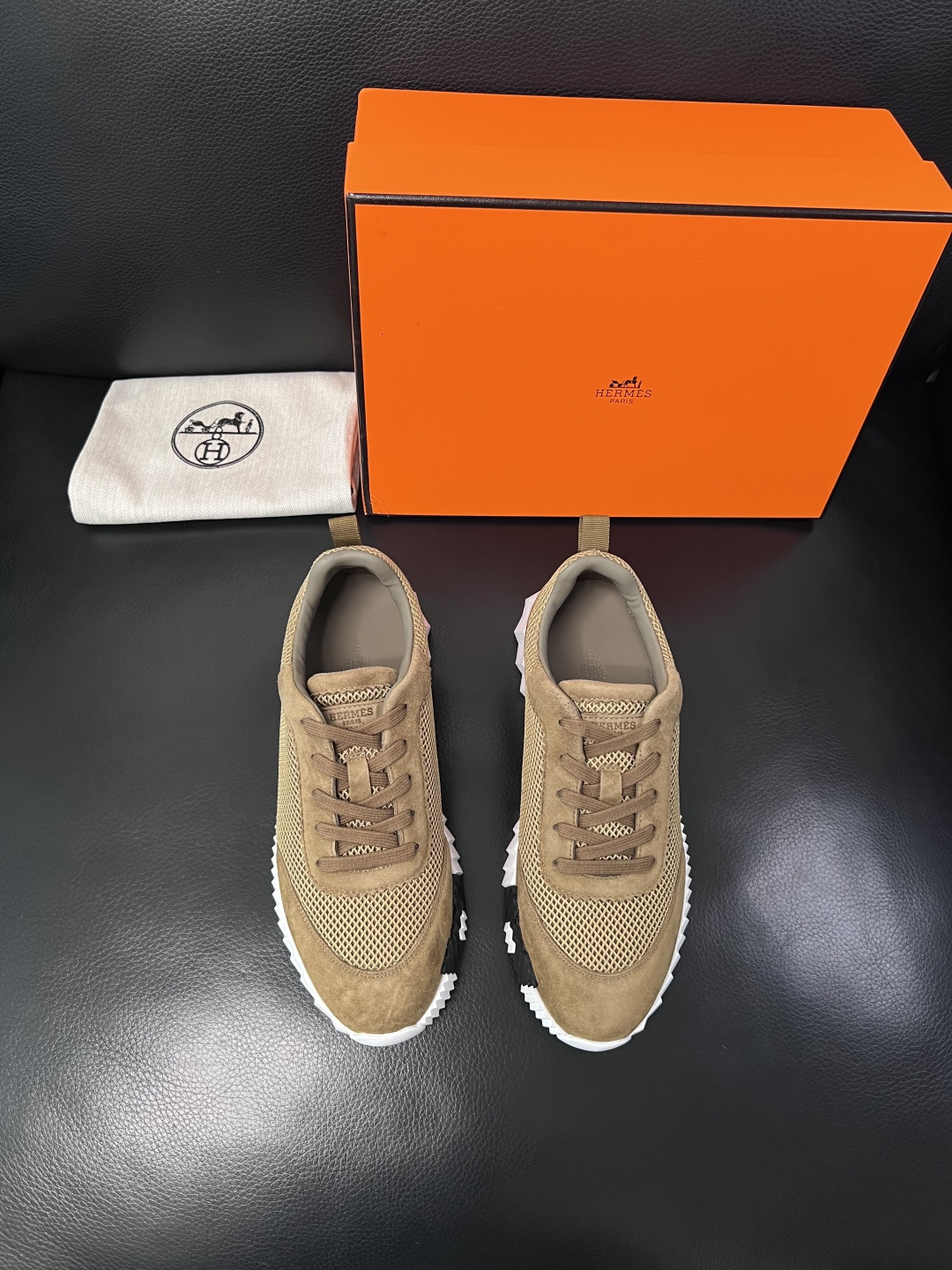 带飞机盒  Hermes  高品质  顶级工艺品  爱马仕 专柜同步发售原厂配置，意大利进口原版牛皮面料