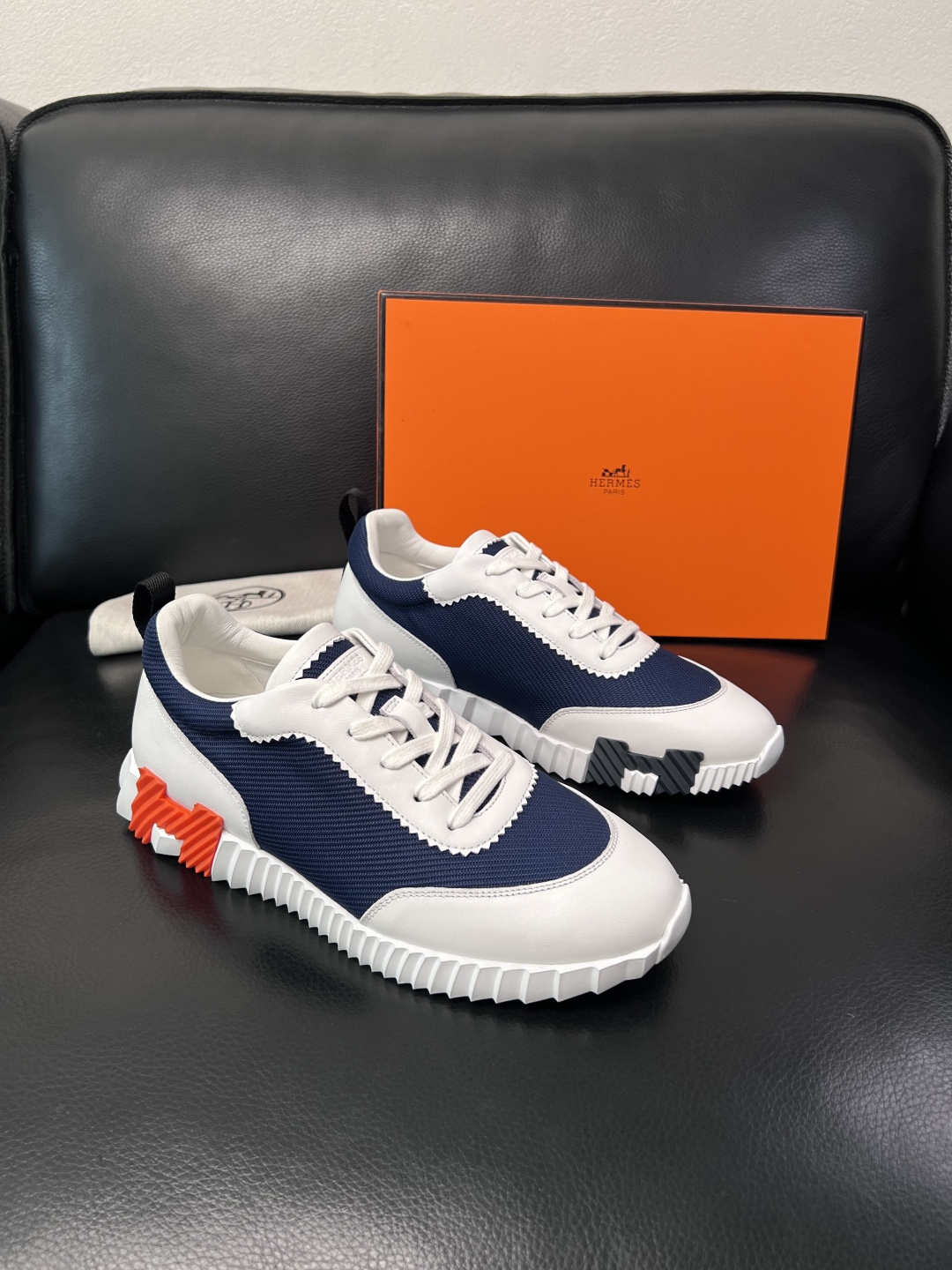 NO:830143,With airplane box Hermes high-quality top crafts Hermes counters are selling simultaneously with original factory configuration, original cowhide fabric imported from Italy, high-quality splicing technology, fully imported water-dyed cowhide lining, original soles specially provided by the factory and super comfortable, welcome to compare the original factory with the single product, code number 39-44 (customized 45 46), hermes, hermes, cowhide19860909带飞机盒 Hermes 高品质 顶级工艺品 爱马仕 专柜同步发售原厂配置,意大利进口原版牛皮面料,高品质拼接工艺,全进口水染牛皮里垫,鞋底原厂特供原版底超级舒适,原厂跟单货欢迎对比,码数 39-44（ 订做 45 46）,,hermes,hermes,cowhide,Men's shoes