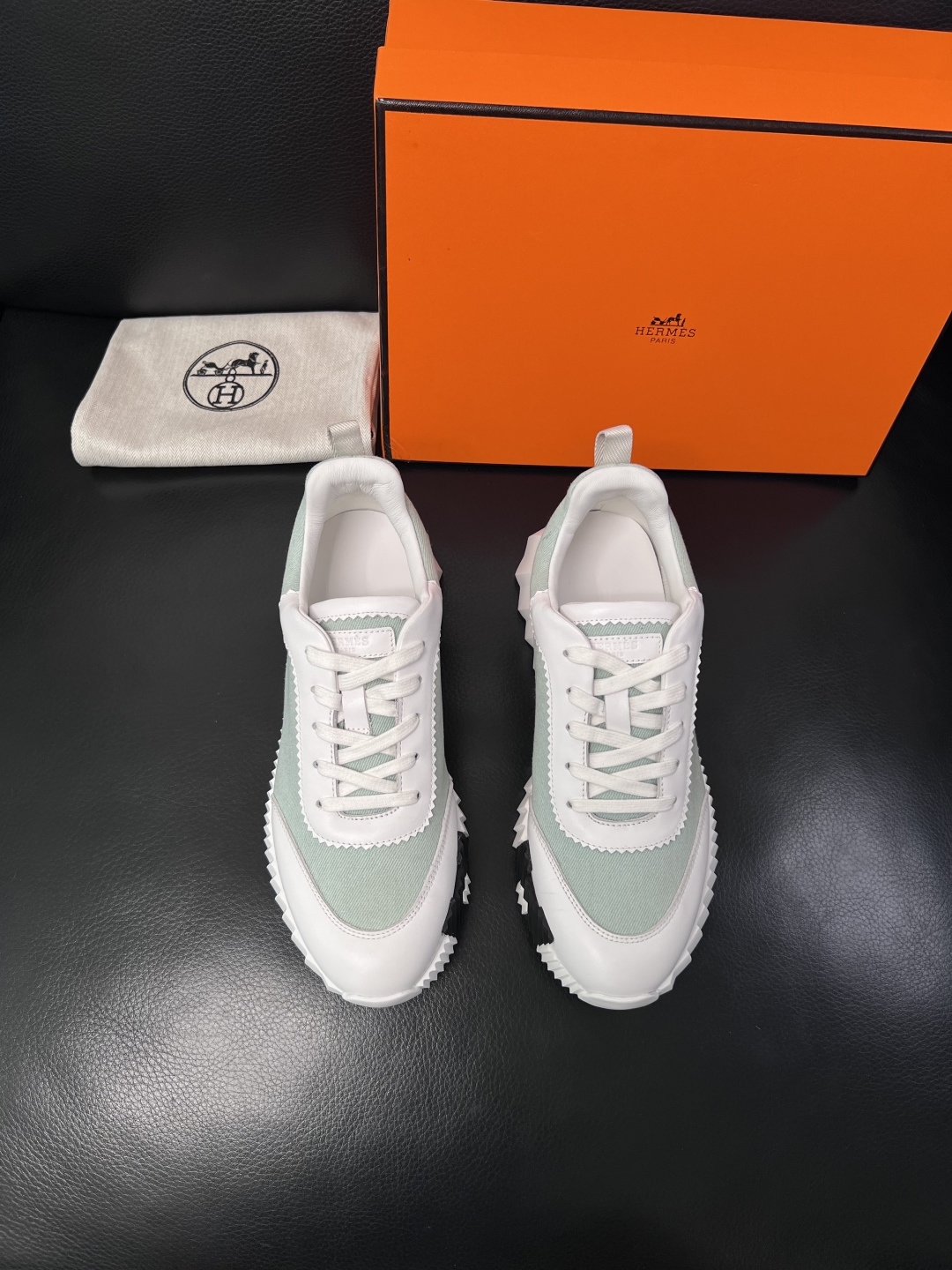 带飞机盒  Hermes  高品质  顶级工艺品  爱马仕 专柜同步发售原厂配置，意大利进口原版牛皮面料