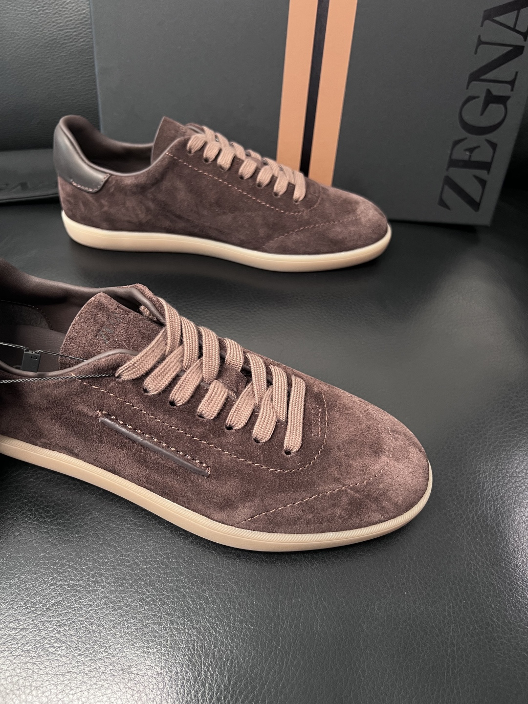 Zegna  高品质  顶级工艺品  杰尼亚  专柜新款原厂配置，意大利进口牛皮面料，进口牛里垫，透气舒