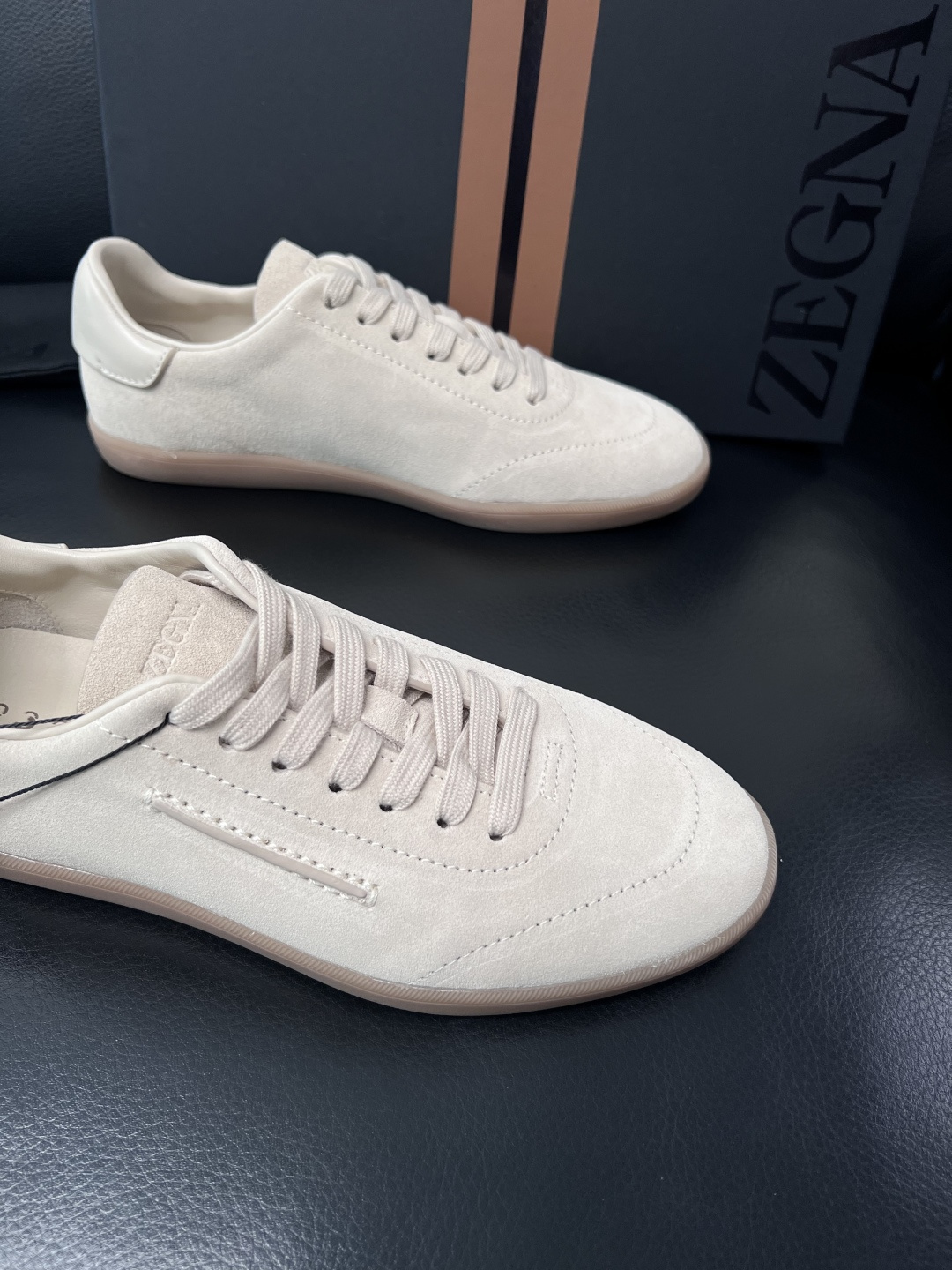 Zegna  高品质  顶级工艺品  杰尼亚  专柜新款原厂配置，意大利进口牛皮面料，进口牛里垫，透气舒