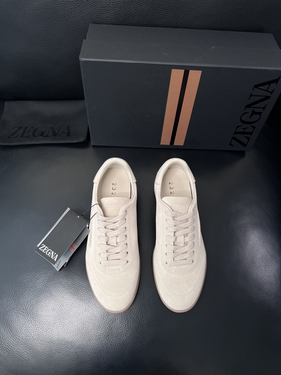 Zegna  高品质  顶级工艺品  杰尼亚  专柜新款原厂配置，意大利进口牛皮面料，进口牛里垫，透气舒