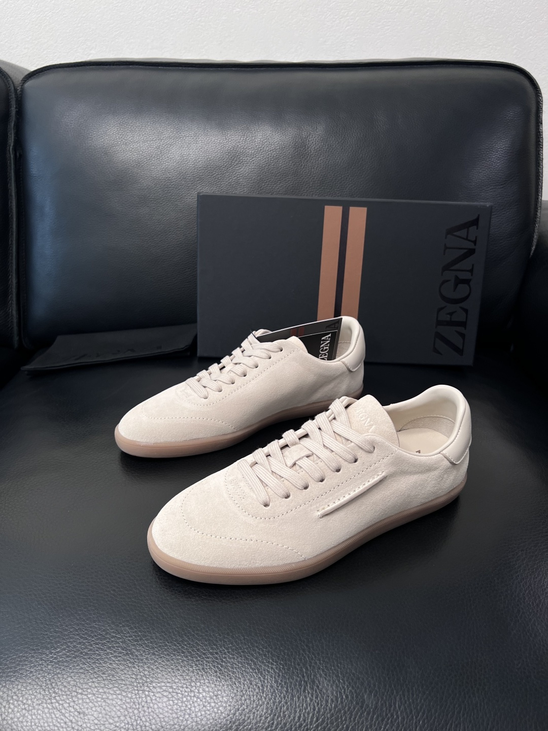 Zegna  高品质  顶级工艺品  杰尼亚  专柜新款原厂配置，意大利进口牛皮面料，进口牛里垫，透气舒