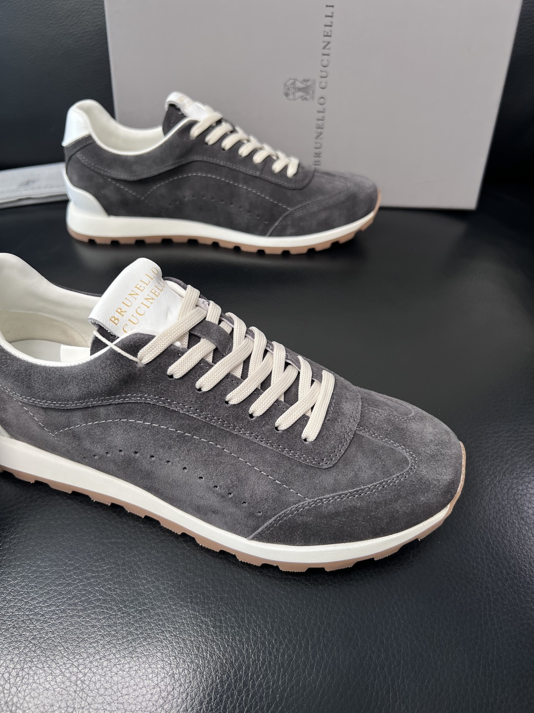 Brunello Cucinelli  高品质 顶级工艺品  BC  专柜同步原厂配置，意大利进口牛皮面