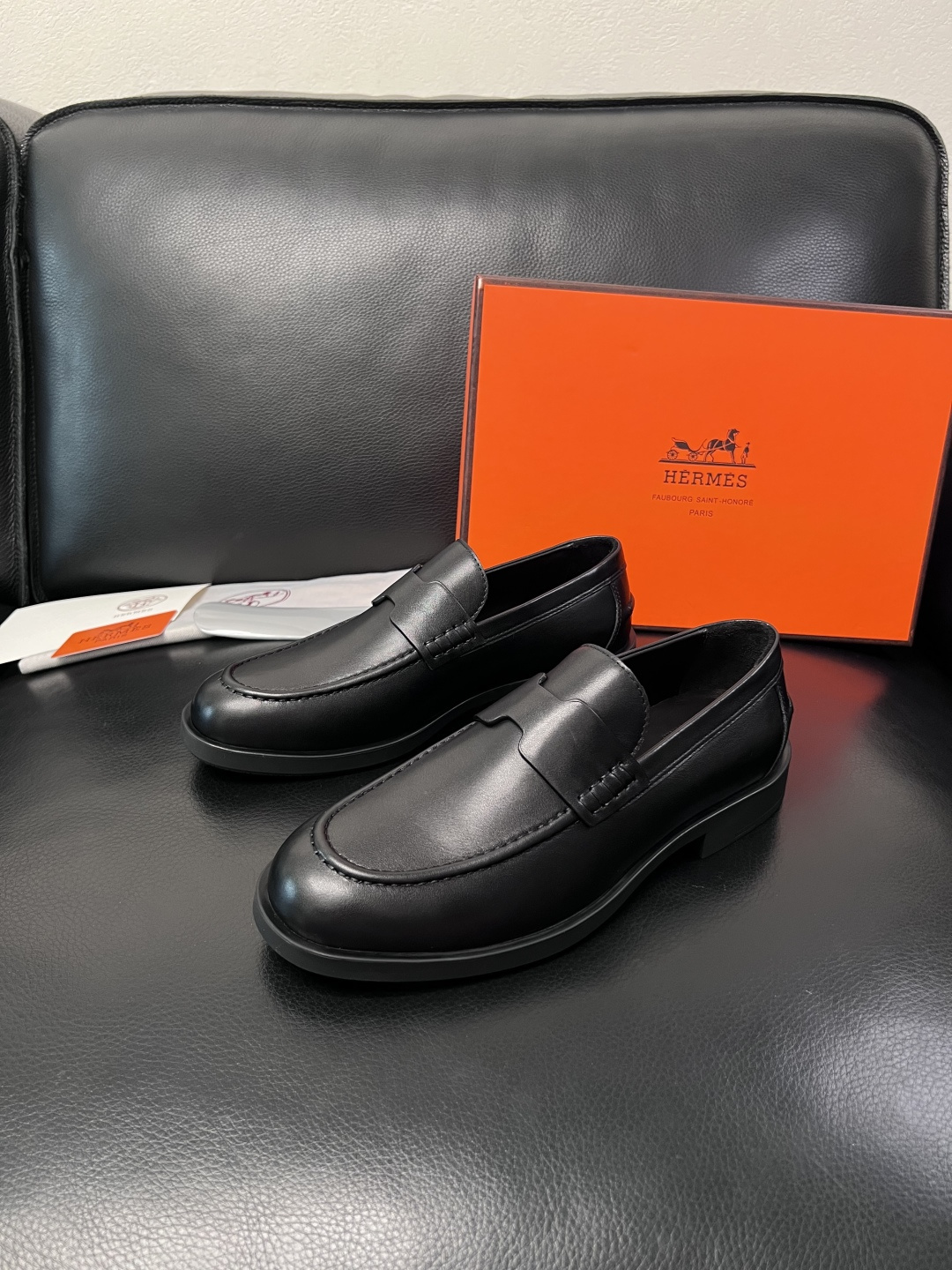 Hermes  高品质  顶级工艺品  爱马仕 皮鞋专柜同步发售原厂配置，意大利进口原版牛皮面料，高品质