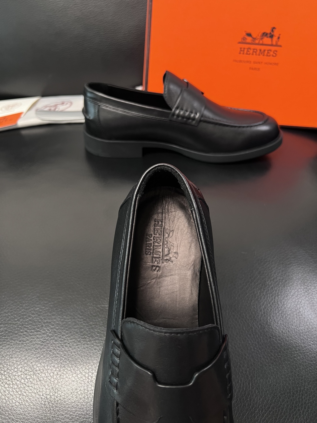Hermes  高品质  顶级工艺品  爱马仕 皮鞋专柜同步发售原厂配置，意大利进口原版牛皮面料，高品质
