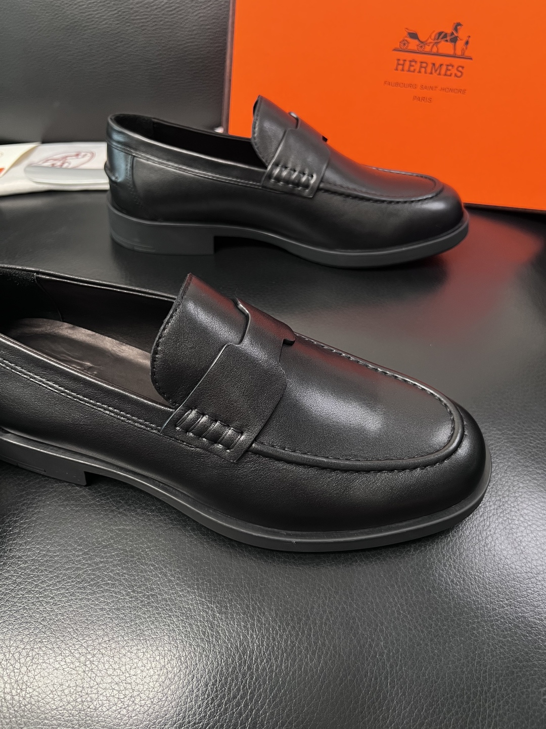 Hermes  高品质  顶级工艺品  爱马仕 皮鞋专柜同步发售原厂配置，意大利进口原版牛皮面料，高品质