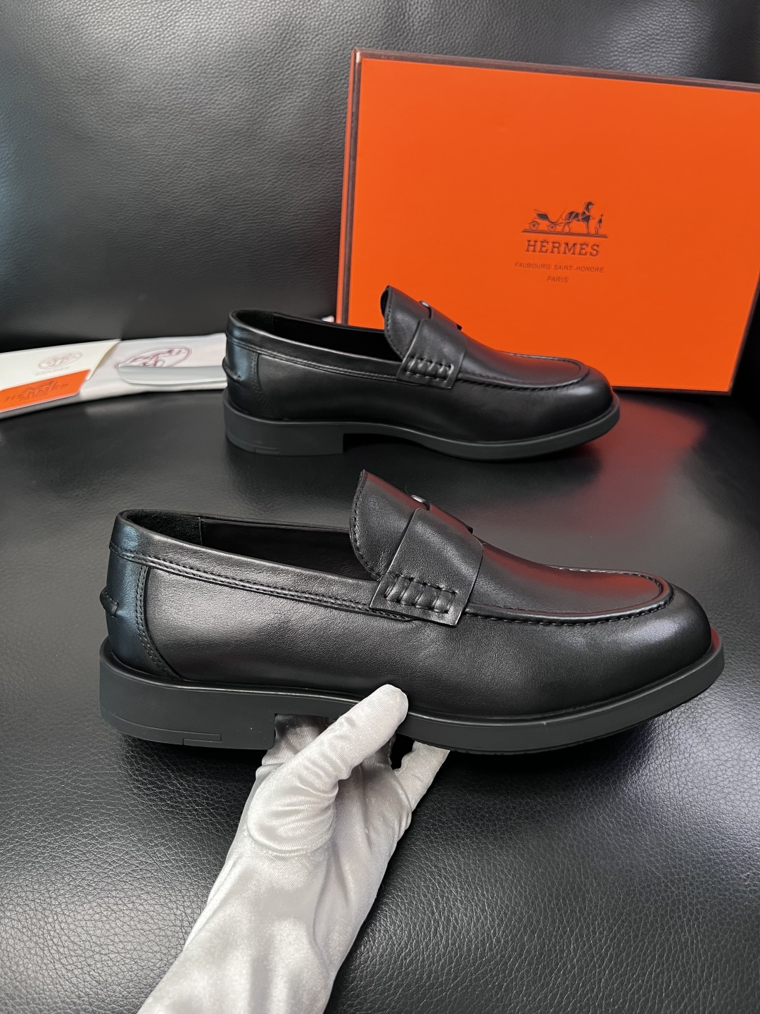 Hermes  高品质  顶级工艺品  爱马仕 皮鞋专柜同步发售原厂配置，意大利进口原版牛皮面料，高品质