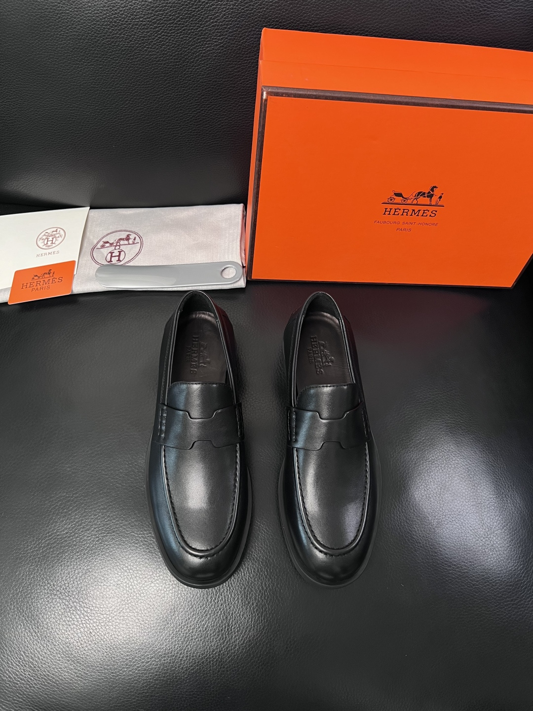 Hermes  高品质  顶级工艺品  爱马仕 皮鞋专柜同步发售原厂配置，意大利进口原版牛皮面料，高品质