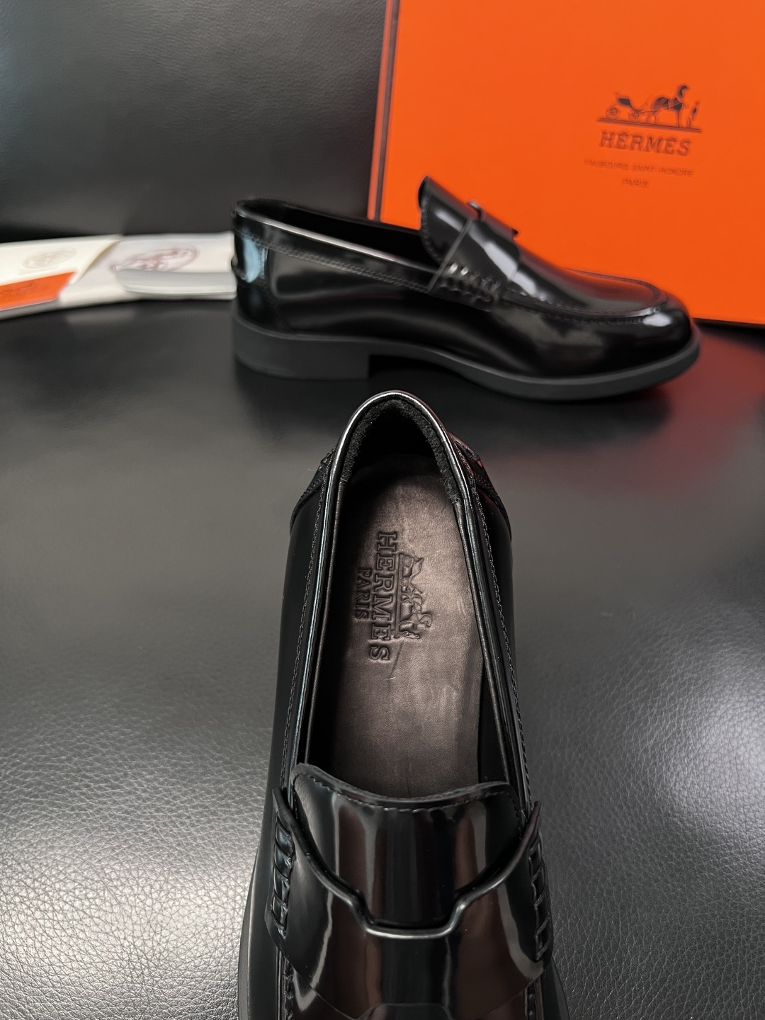 Hermes  高品质  顶级工艺品  爱马仕 皮鞋专柜同步发售原厂配置，意大利进口原版牛皮面料，高品质