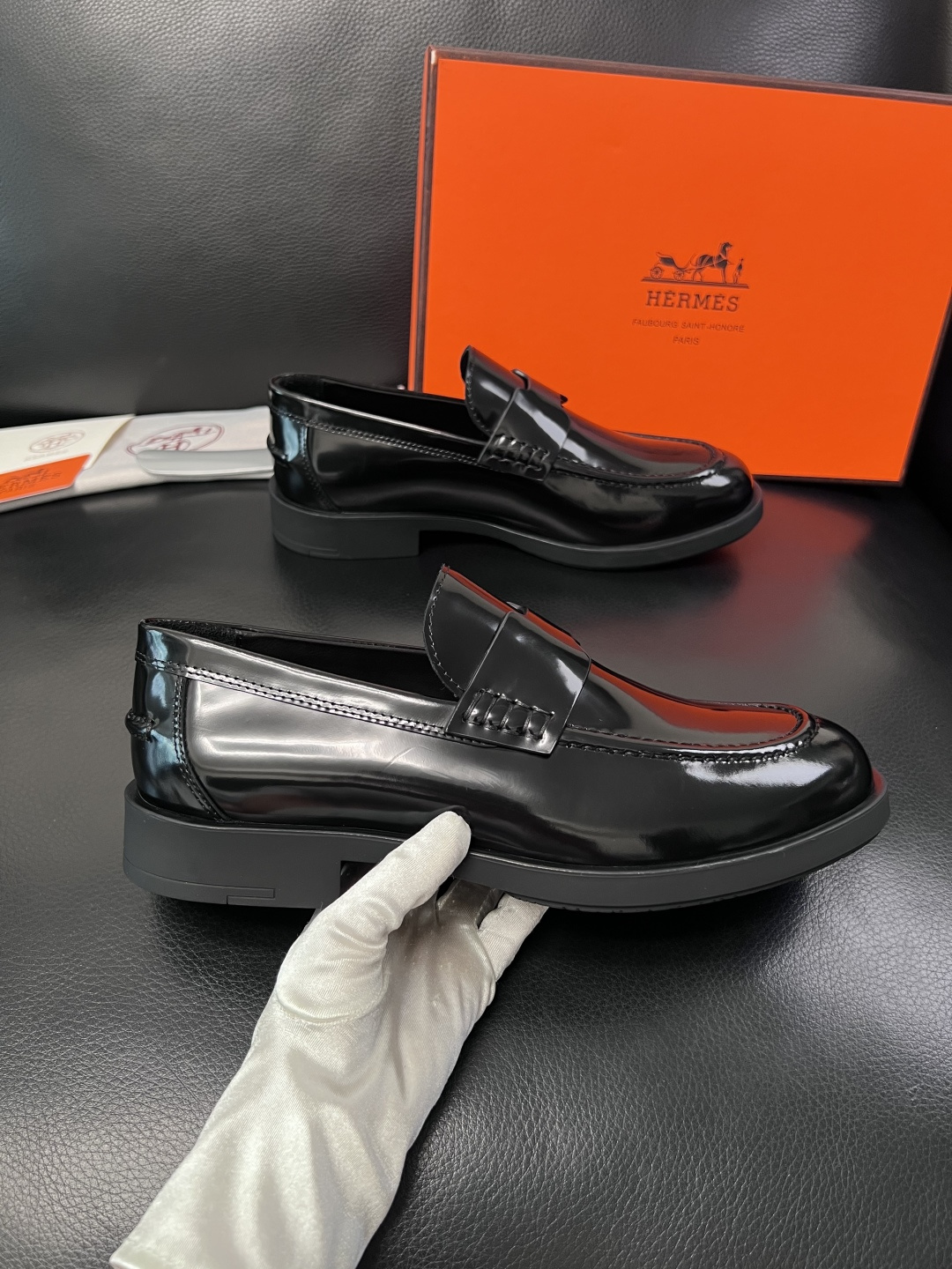 Hermes  高品质  顶级工艺品  爱马仕 皮鞋专柜同步发售原厂配置，意大利进口原版牛皮面料，高品质