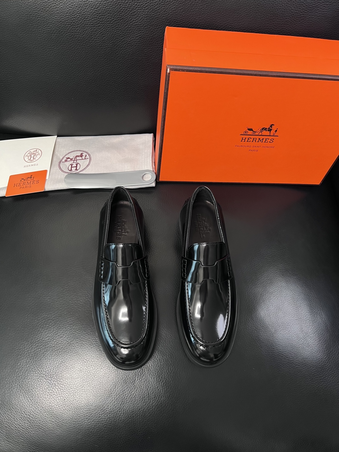 Hermes  高品质  顶级工艺品  爱马仕 皮鞋专柜同步发售原厂配置，意大利进口原版牛皮面料，高品质