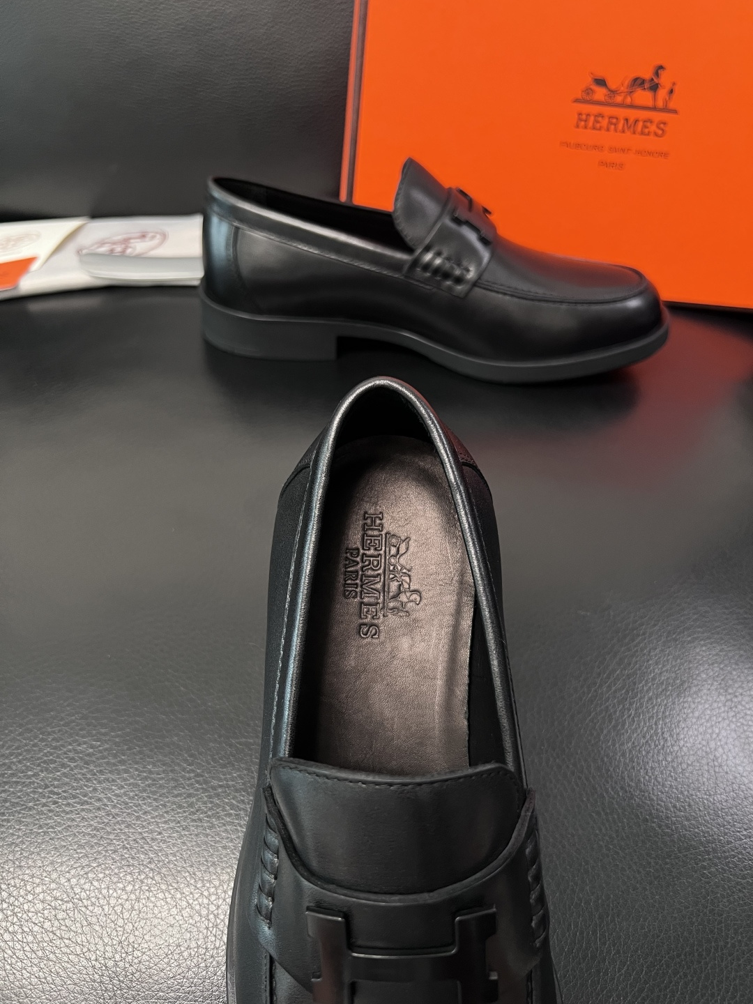Hermes  高品质  顶级工艺品  爱马仕 皮鞋专柜同步发售原厂配置，意大利进口原版牛皮面料，高品质