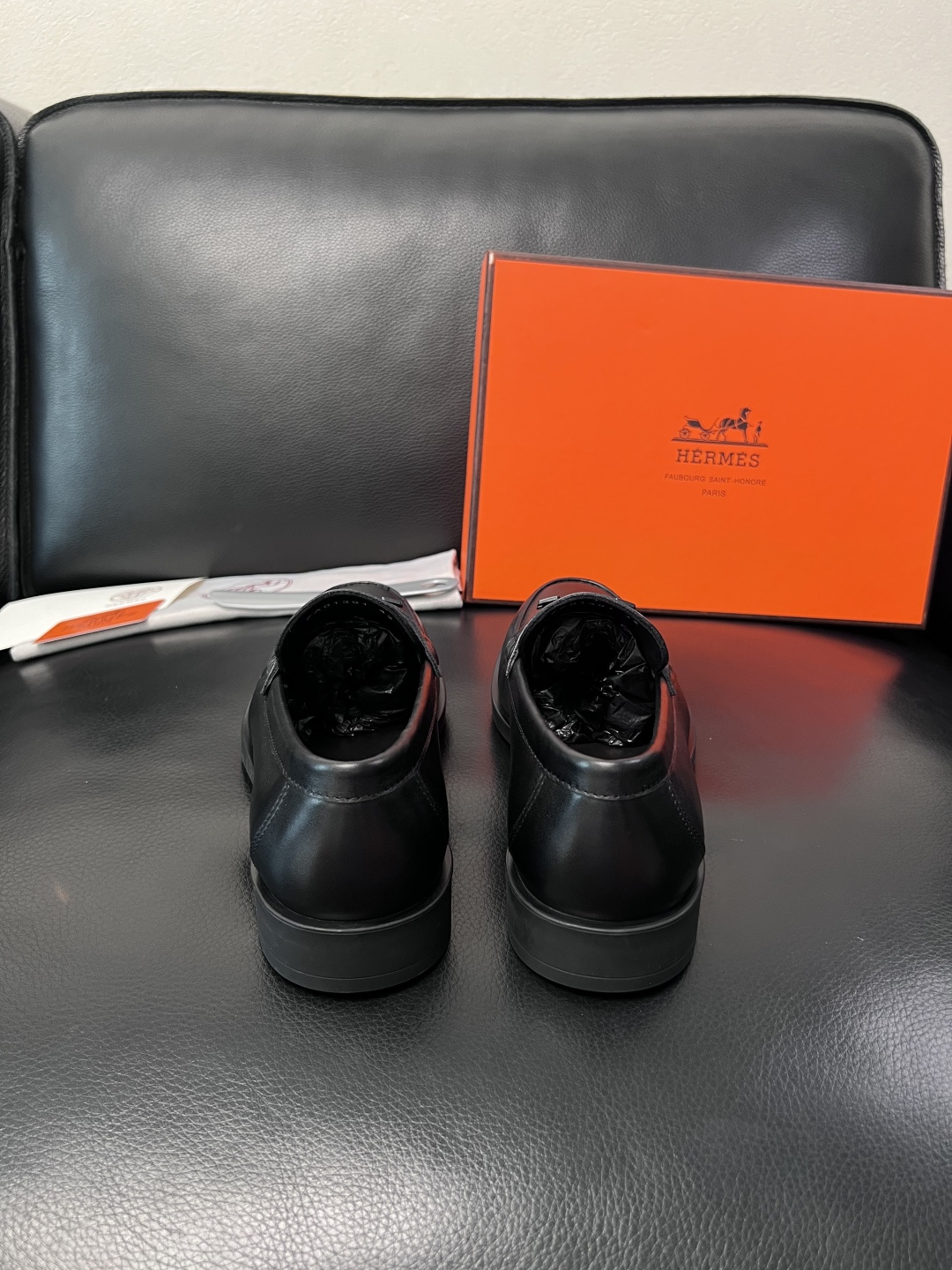 Hermes  高品质  顶级工艺品  爱马仕 皮鞋专柜同步发售原厂配置，意大利进口原版牛皮面料，高品质