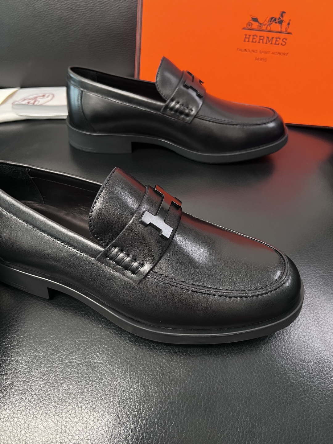 Hermes  高品质  顶级工艺品  爱马仕 皮鞋专柜同步发售原厂配置，意大利进口原版牛皮面料，高品质