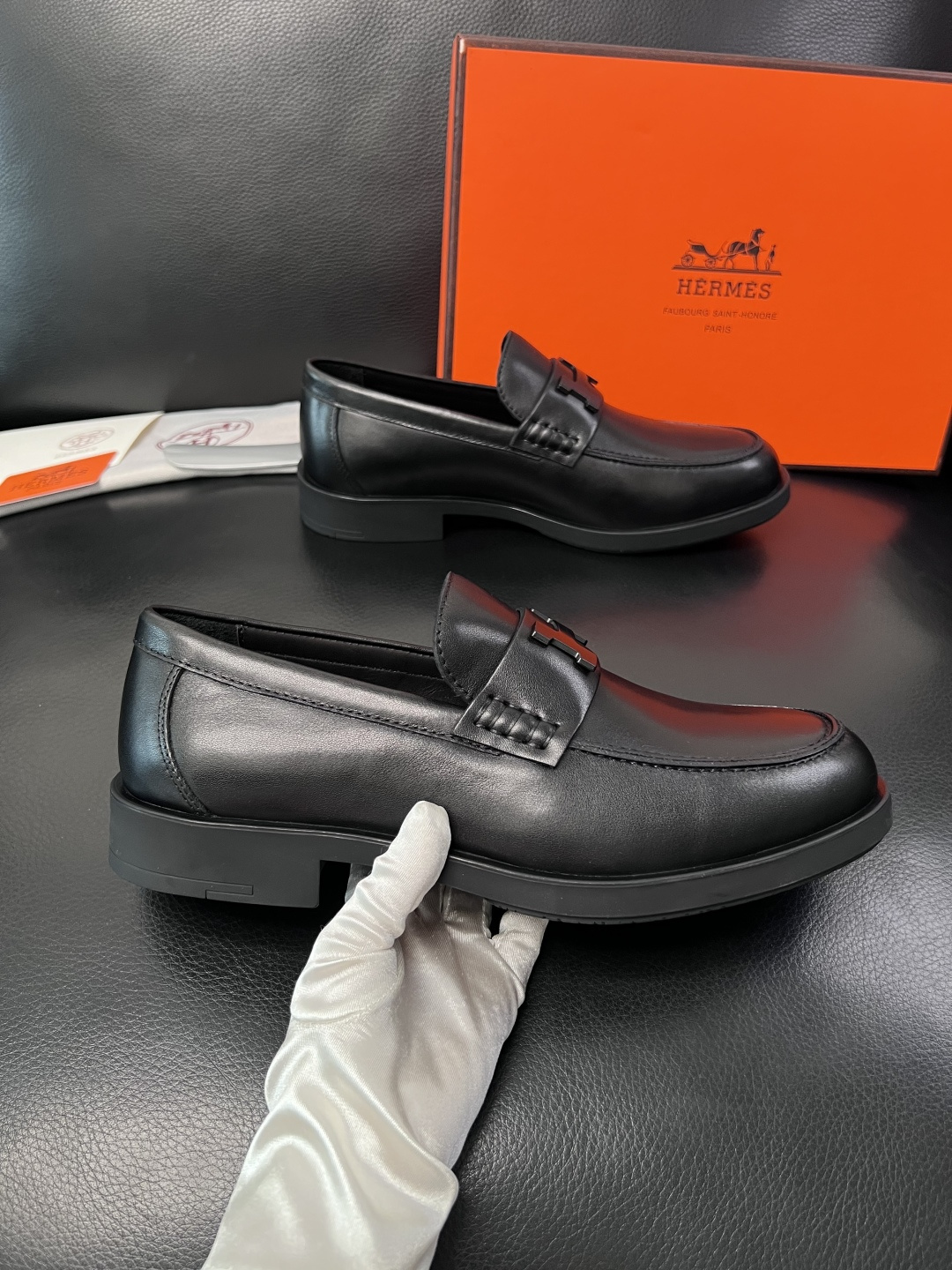 Hermes  高品质  顶级工艺品  爱马仕 皮鞋专柜同步发售原厂配置，意大利进口原版牛皮面料，高品质