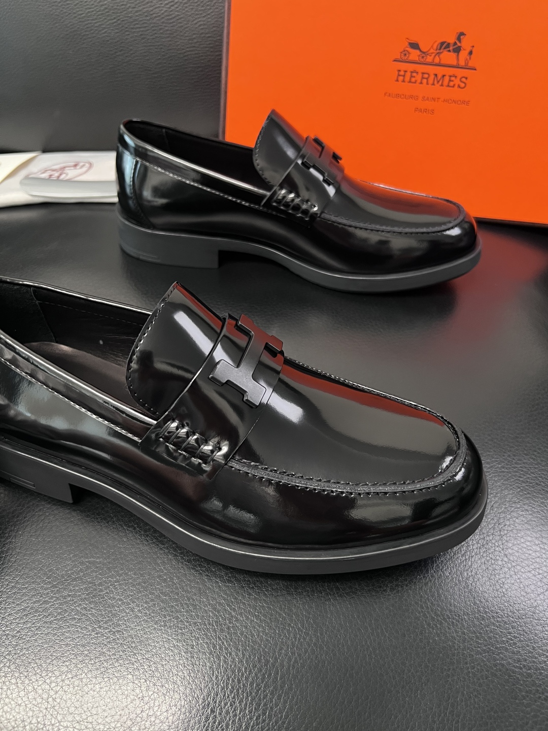 Hermes  高品质  顶级工艺品  爱马仕 皮鞋专柜同步发售原厂配置，意大利进口原版牛皮面料，高品质