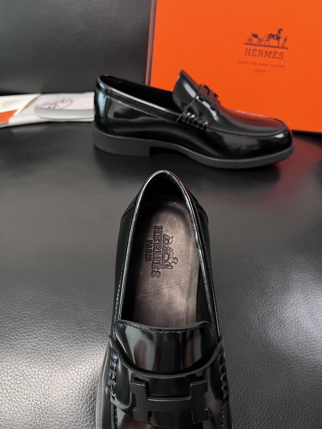 Hermes  高品质  顶级工艺品  爱马仕 皮鞋专柜同步发售原厂配置，意大利进口原版牛皮面料，高品质