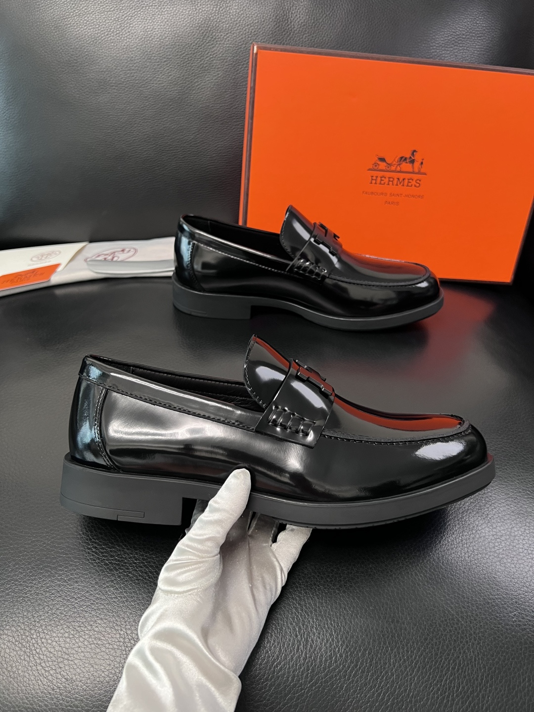 Hermes  高品质  顶级工艺品  爱马仕 皮鞋专柜同步发售原厂配置，意大利进口原版牛皮面料，高品质
