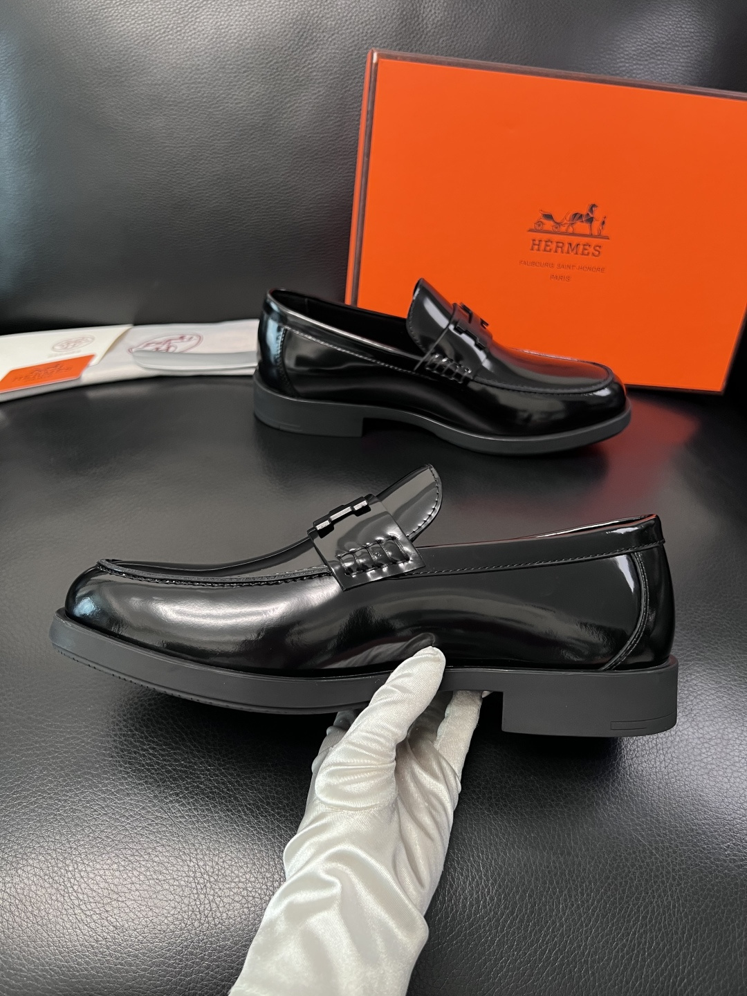 Hermes  高品质  顶级工艺品  爱马仕 皮鞋专柜同步发售原厂配置，意大利进口原版牛皮面料，高品质