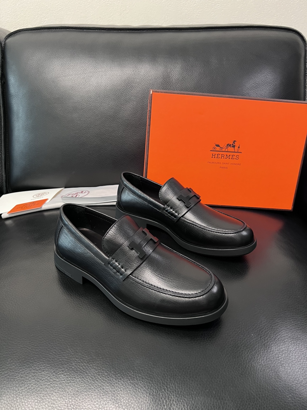 NO:830576,Hermes high-quality top handicrafts Hermès leather shoes counters are on sale simultaneously with original factory configuration, original cowhide fabric imported from Italy, high-quality splicing technology, fully imported water-dyed cowhide lining, original soles specially provided by the factory and super comfortable, original factory and single goods are welcome to compare, code number 39-44 (customized 38 45 46), hermes, hermes, cowhide19860909Hermes 高品质 顶级工艺品 爱马仕 皮鞋专柜同步发售原厂配置,意大利进口原版牛皮面料,高品质拼接工艺,全进口水染牛皮里垫,鞋底原厂特供原版底超级舒适,原厂跟单货欢迎对比,码数 39-44（ 订做 38 45 46）,,hermes,hermes,cowhide,Men's shoes