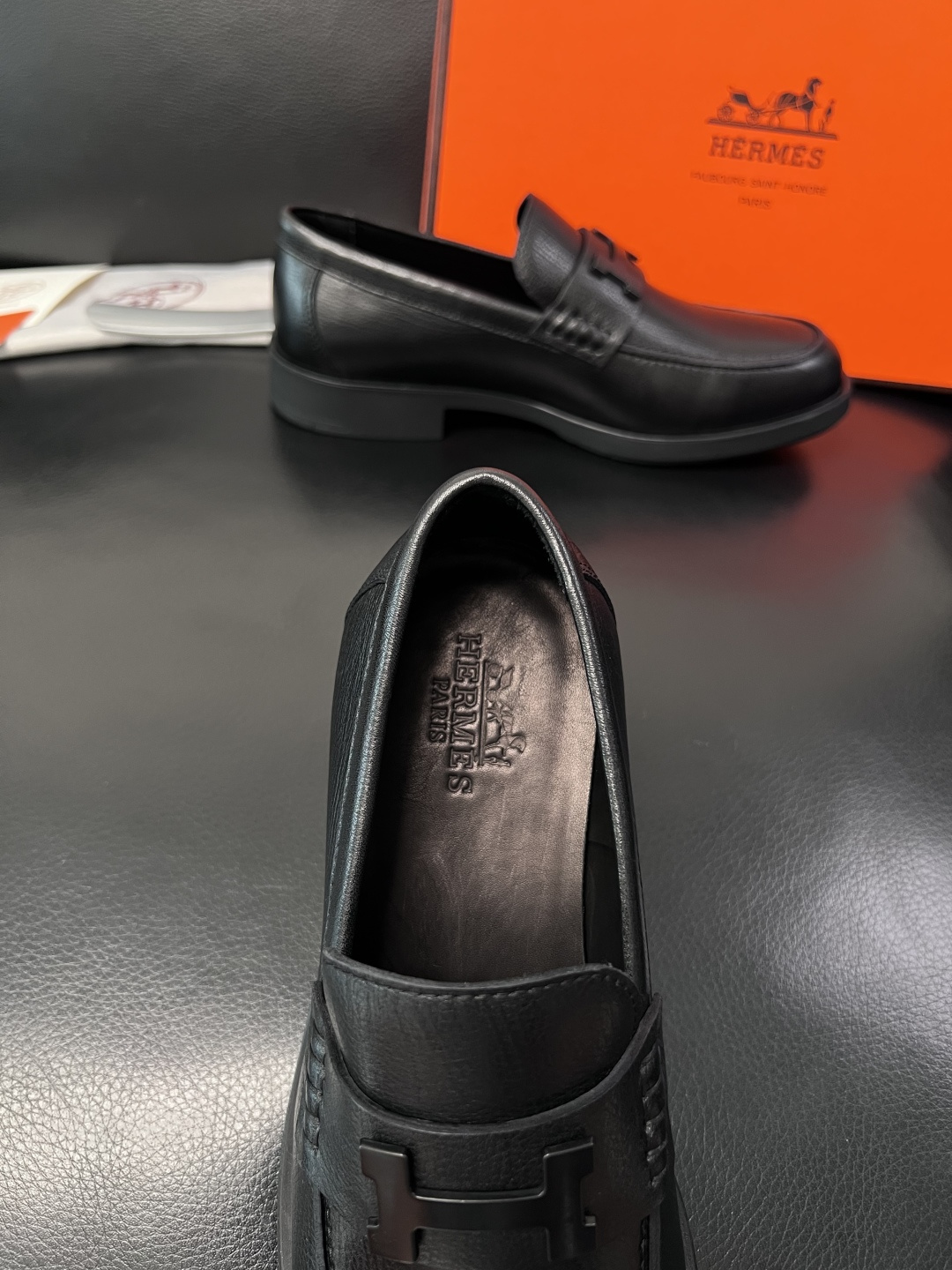 Hermes  高品质  顶级工艺品  爱马仕 皮鞋专柜同步发售原厂配置，意大利进口原版牛皮面料，高品质