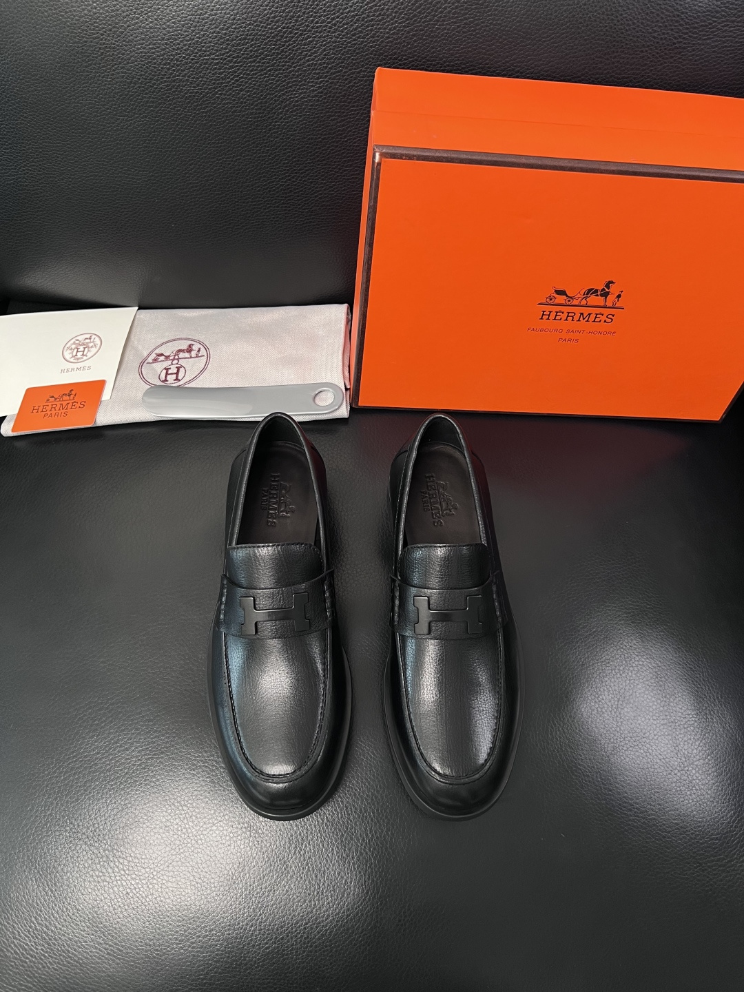 Hermes  高品质  顶级工艺品  爱马仕 皮鞋专柜同步发售原厂配置，意大利进口原版牛皮面料，高品质