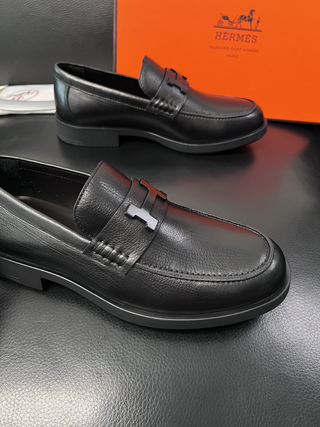 Hermes  高品质  顶级工艺品  爱马仕 皮鞋专柜同步发售原厂配置，意大利进口原版牛皮面料，高品质