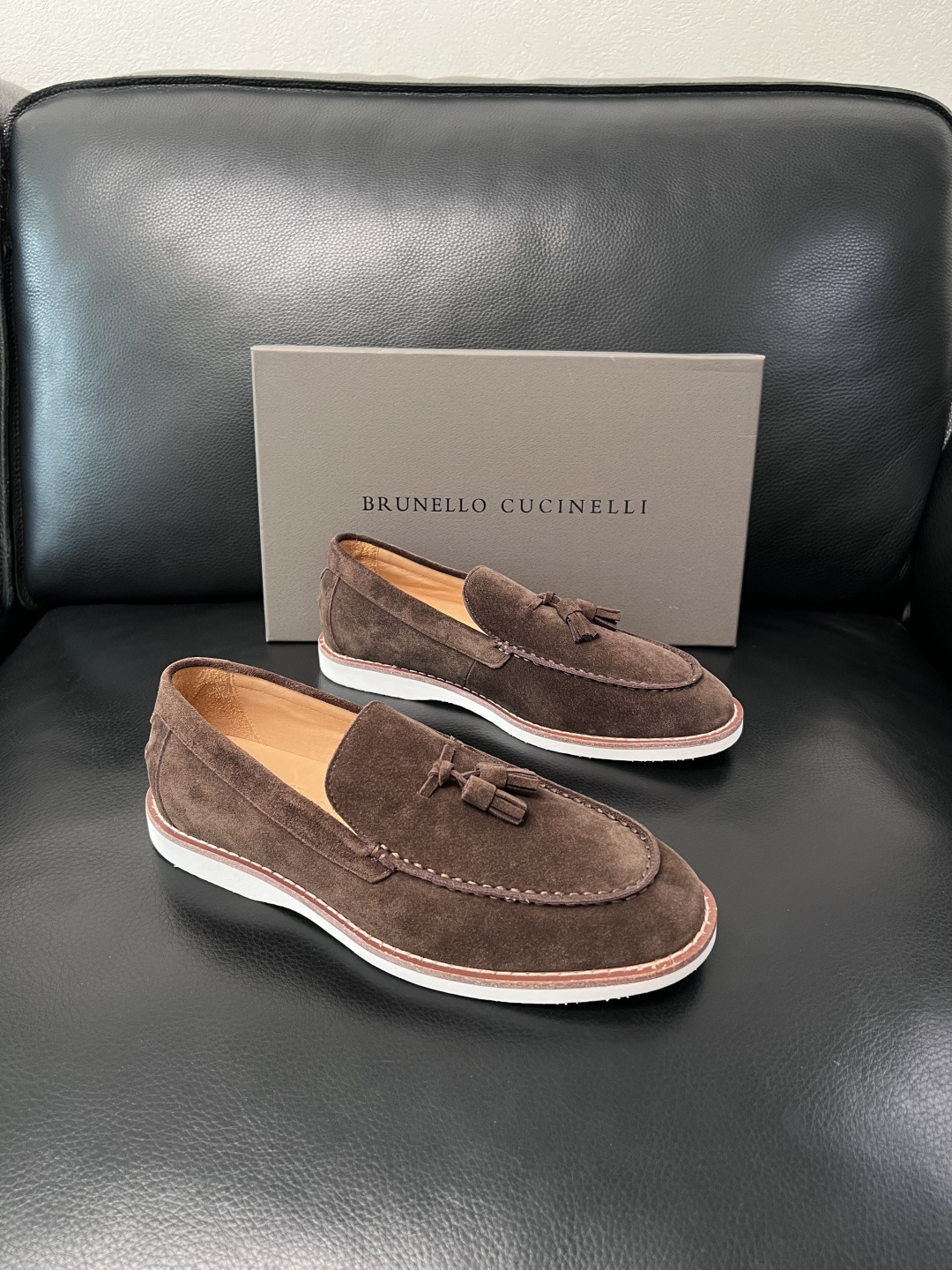NO:830597,Brunello Cucinelli is a high-quality, top-notch handicraft. BC counters are equipped with original factory configurations. Italian imported cowhide fabric inner pads, high-quality splicing and complex craftsmanship, breathable and comfortable. The soles are specially provided by the original factory and are super comfortable. Original factory and single goods, welcome to compare, code number 39-44 (customized 38 45), brunello cucinelli, cowhide19860909Brunello Cucinelli 高品质 顶级工艺品 BC 专柜同步原厂配置,意大利进口牛皮面料牛内里垫,高品质拼接复杂工艺,透气舒适 鞋底原厂特供原版底超级舒适,原厂跟单货,欢迎对比,码数 39-44(订做38 45),,brunello cucinelli,cowhide,Men's shoes