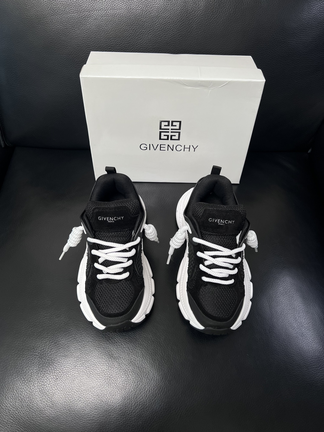 Givenchy 高品质  顶级工艺品  纪梵希 专柜同步原厂配置，意大利进口牛皮搭配网布面料，全鞋配件