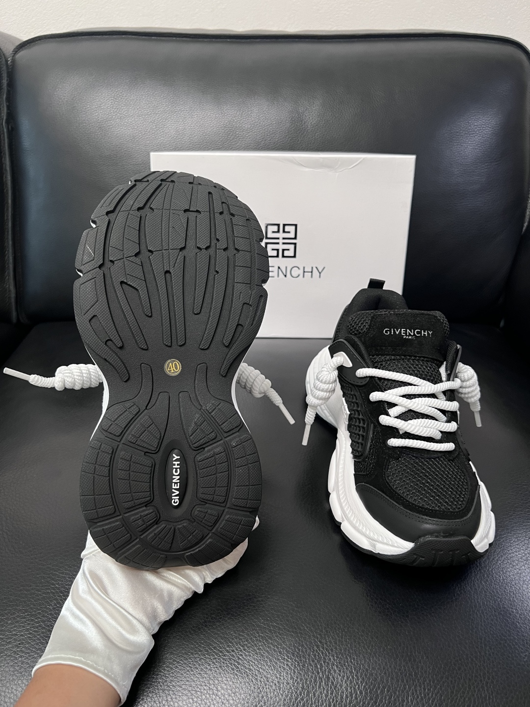 Givenchy 高品质  顶级工艺品  纪梵希 专柜同步原厂配置，意大利进口牛皮搭配网布面料，全鞋配件
