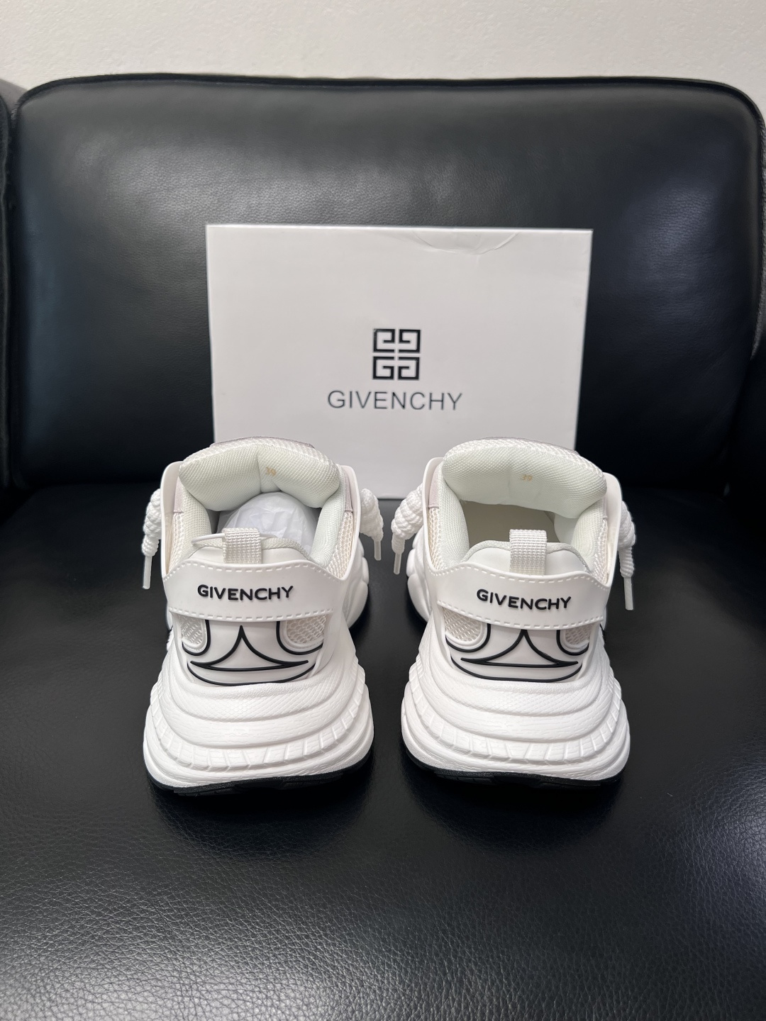 Givenchy 高品质  顶级工艺品  纪梵希 专柜同步原厂配置，意大利进口牛皮搭配网布面料，全鞋配件