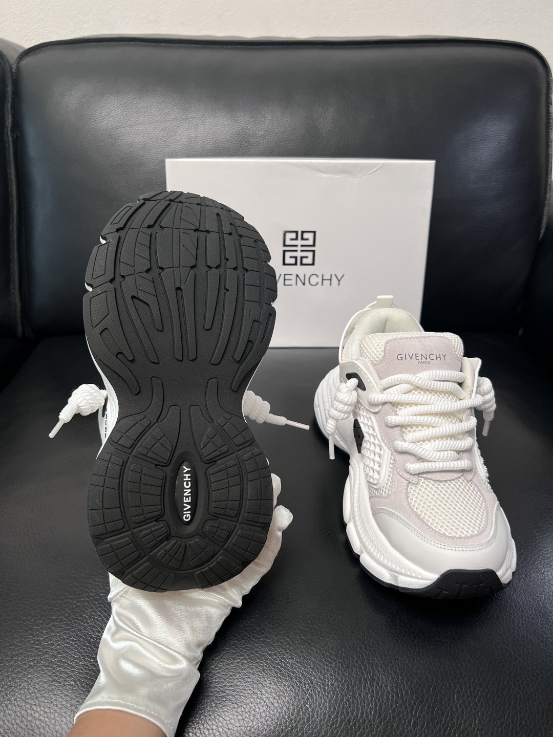 Givenchy 高品质  顶级工艺品  纪梵希 专柜同步原厂配置，意大利进口牛皮搭配网布面料，全鞋配件
