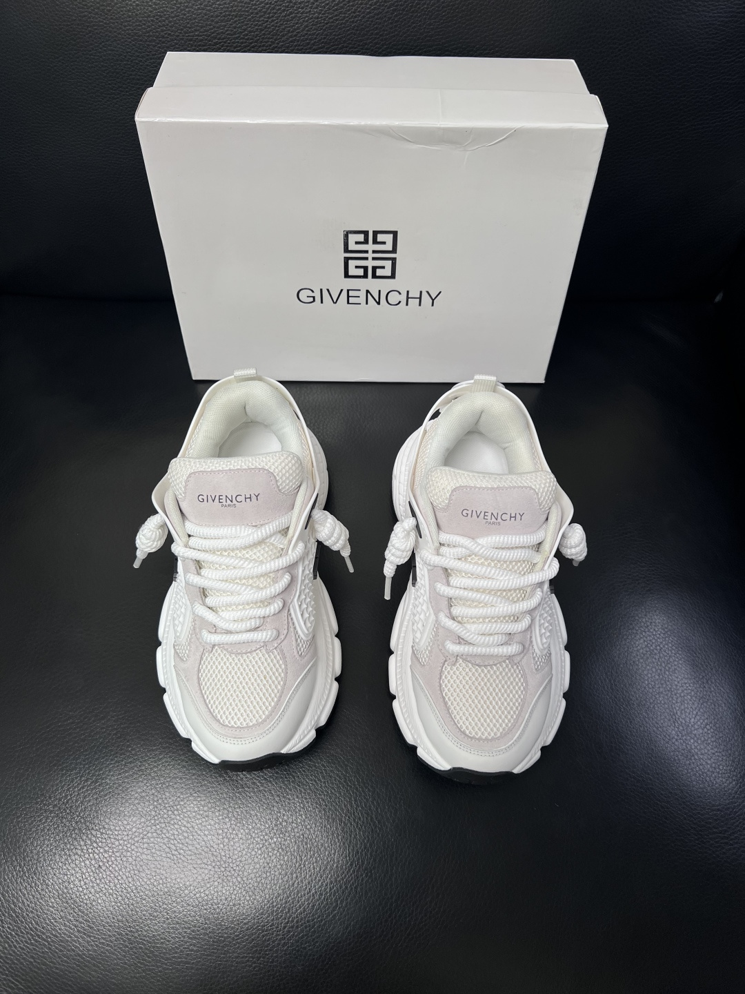 Givenchy 高品质  顶级工艺品  纪梵希 专柜同步原厂配置，意大利进口牛皮搭配网布面料，全鞋配件