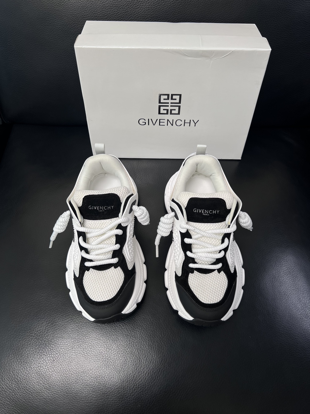 Givenchy 高品质  顶级工艺品  纪梵希 专柜同步原厂配置，意大利进口牛皮搭配网布面料，全鞋配件