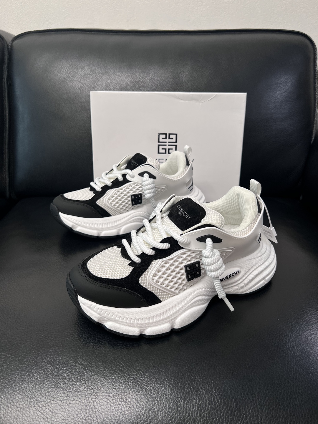 Givenchy 高品质  顶级工艺品  纪梵希 专柜同步原厂配置，意大利进口牛皮搭配网布面料，全鞋配件