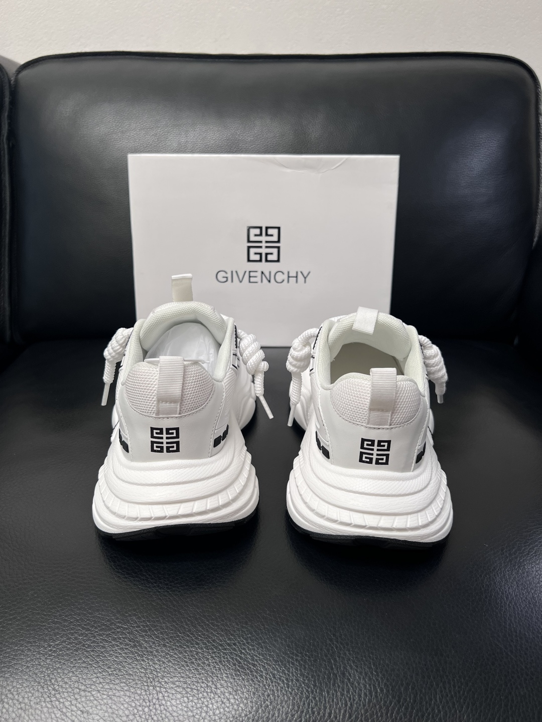 Givenchy 高品质  顶级工艺品  纪梵希 专柜同步原厂配置，意大利进口牛皮搭配网布面料，全鞋配件