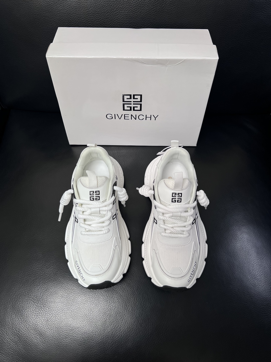 Givenchy 高品质  顶级工艺品  纪梵希 专柜同步原厂配置，意大利进口牛皮搭配网布面料，全鞋配件