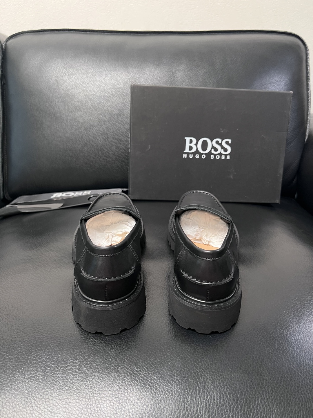 BOSS  高品质 顶级工艺品  博斯  专柜同步原厂配置，意大利进口牛皮面料牛内里垫，高品质拼接复杂工