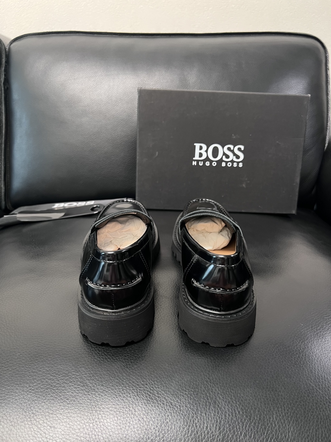 BOSS  高品质 顶级工艺品  博斯  专柜同步原厂配置，意大利进口牛皮面料牛内里垫，高品质拼接复杂工