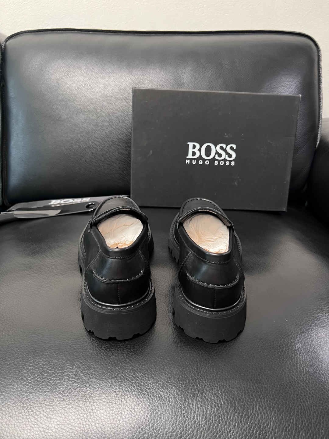BOSS  高品质 顶级工艺品  博斯  专柜同步原厂配置，意大利进口牛皮面料牛内里垫，高品质拼接复杂工