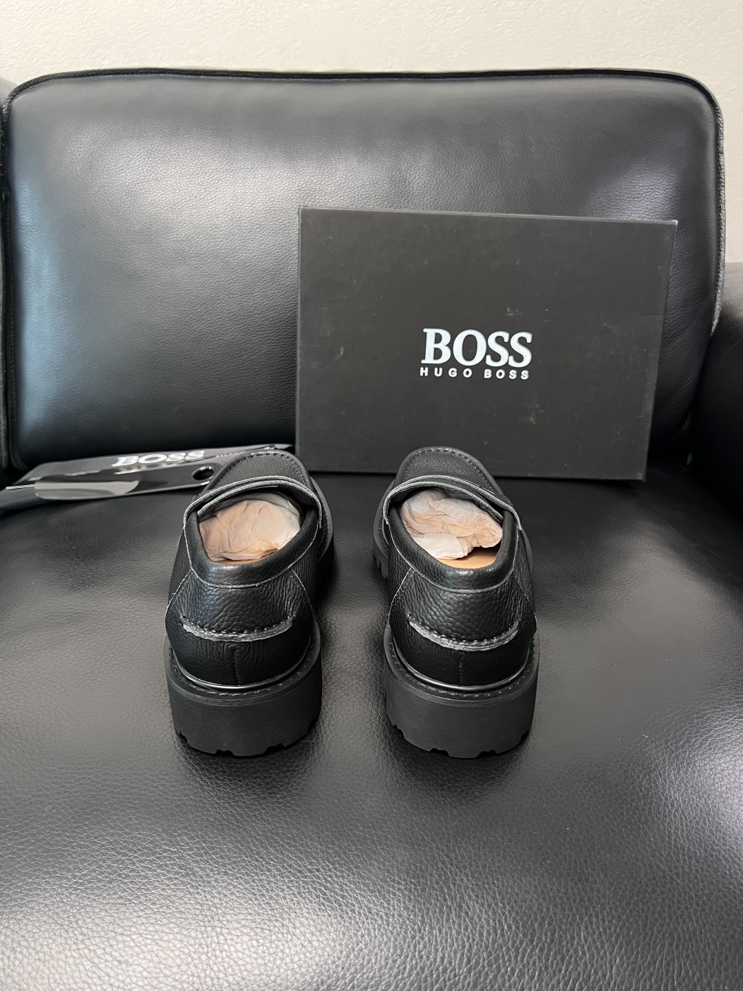 BOSS  高品质 顶级工艺品  博斯  专柜同步原厂配置，意大利进口牛皮面料牛内里垫，高品质拼接复杂工