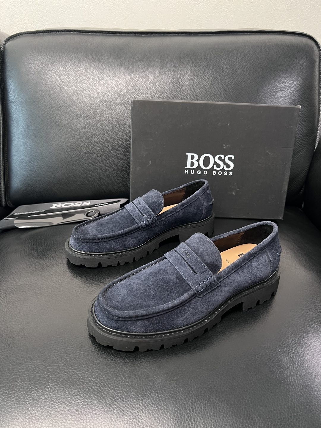 BOSS  高品质 顶级工艺品  博斯  专柜同步原厂配置，意大利进口牛皮面料牛内里垫，高品质拼接复杂工