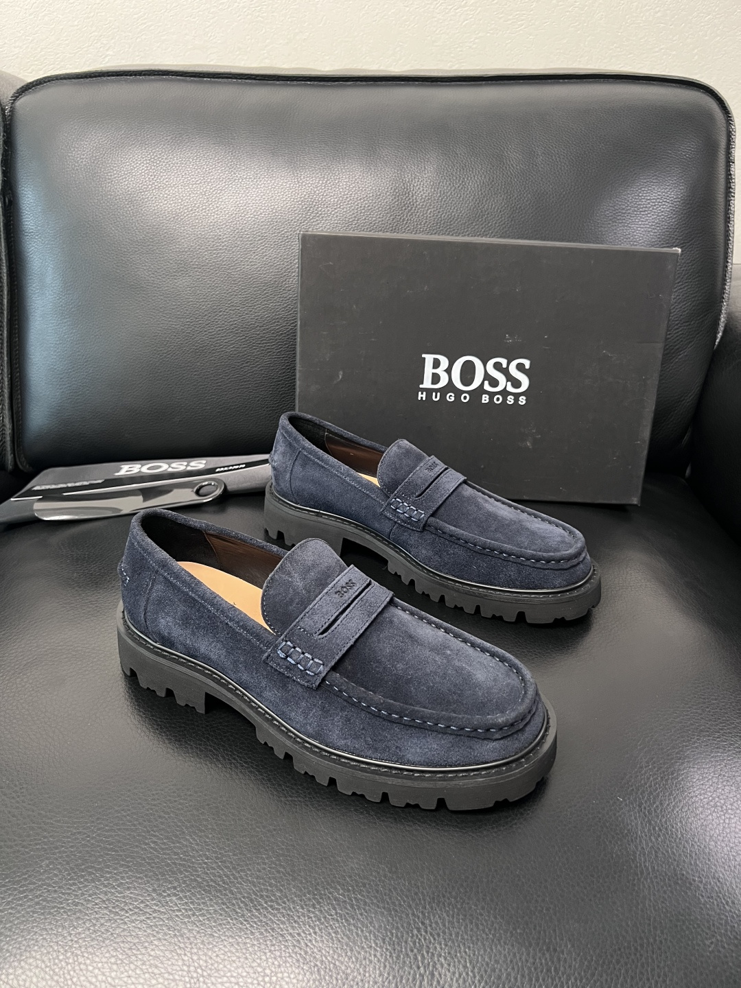 BOSS  高品质 顶级工艺品  博斯  专柜同步原厂配置，意大利进口牛皮面料牛内里垫，高品质拼接复杂工