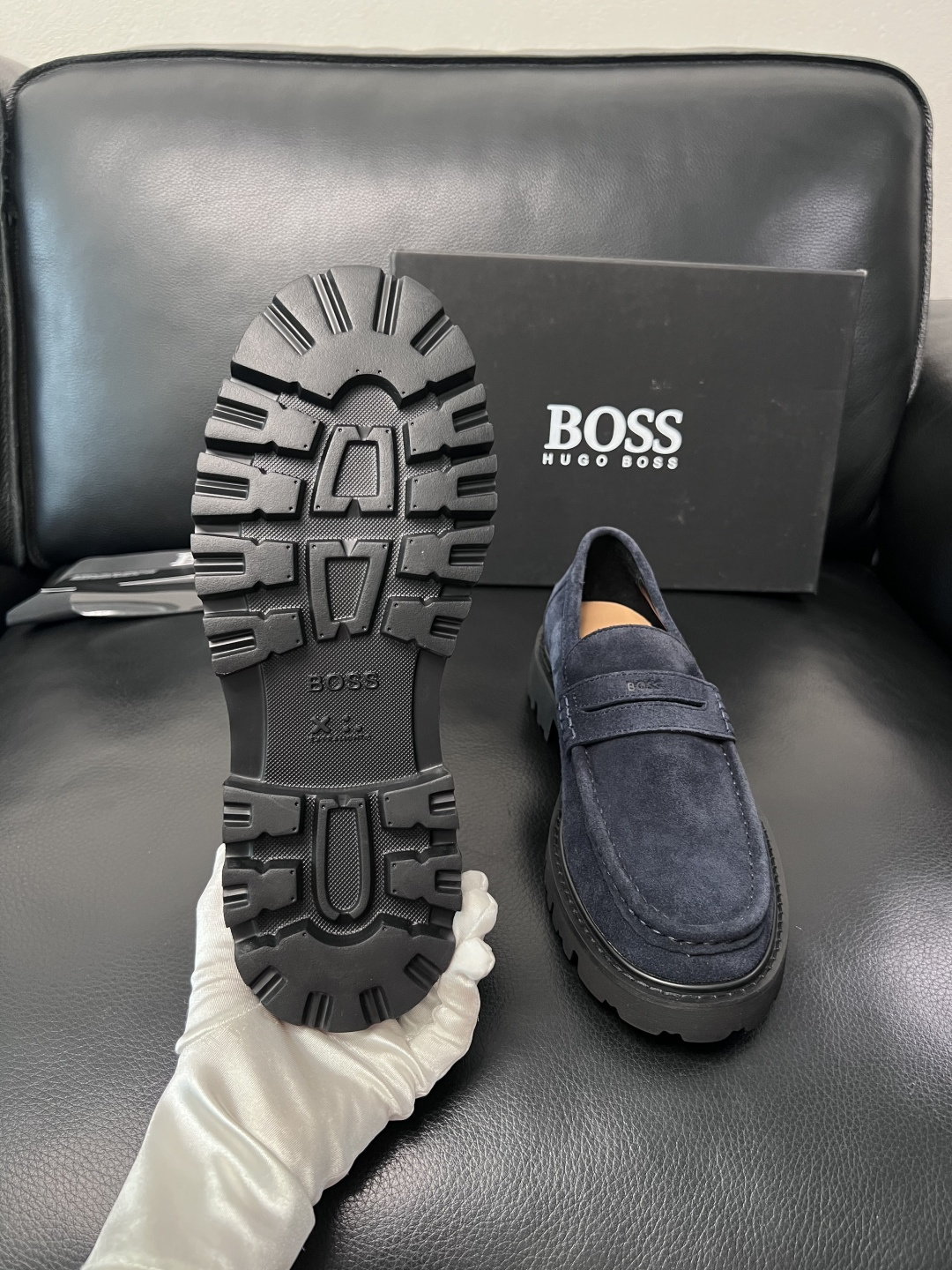 BOSS  高品质 顶级工艺品  博斯  专柜同步原厂配置，意大利进口牛皮面料牛内里垫，高品质拼接复杂工