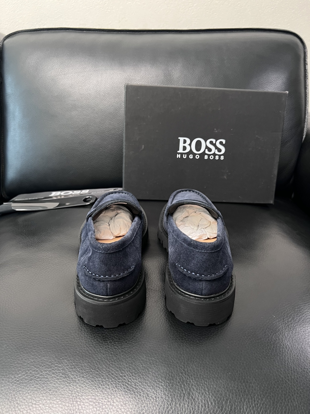 BOSS  高品质 顶级工艺品  博斯  专柜同步原厂配置，意大利进口牛皮面料牛内里垫，高品质拼接复杂工