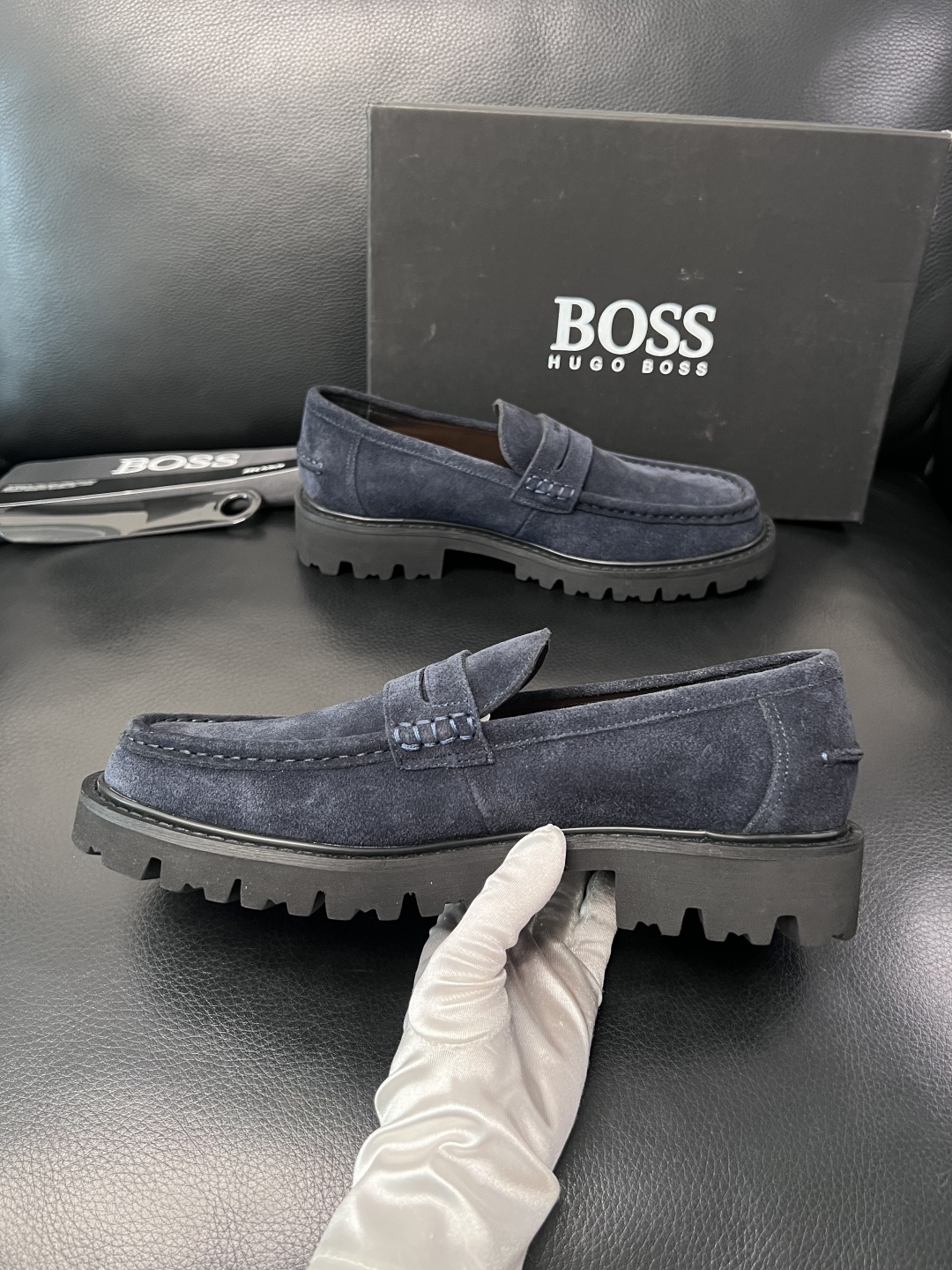 BOSS  高品质 顶级工艺品  博斯  专柜同步原厂配置，意大利进口牛皮面料牛内里垫，高品质拼接复杂工